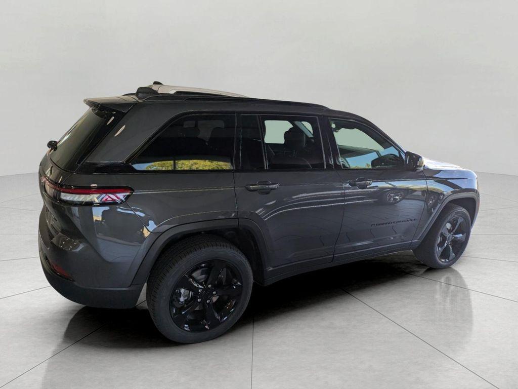 new 2025 Jeep Grand Cherokee car, priced at $48,221