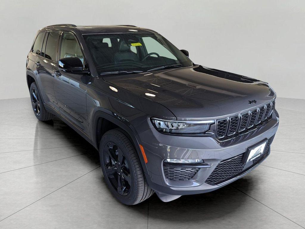new 2025 Jeep Grand Cherokee car, priced at $48,221