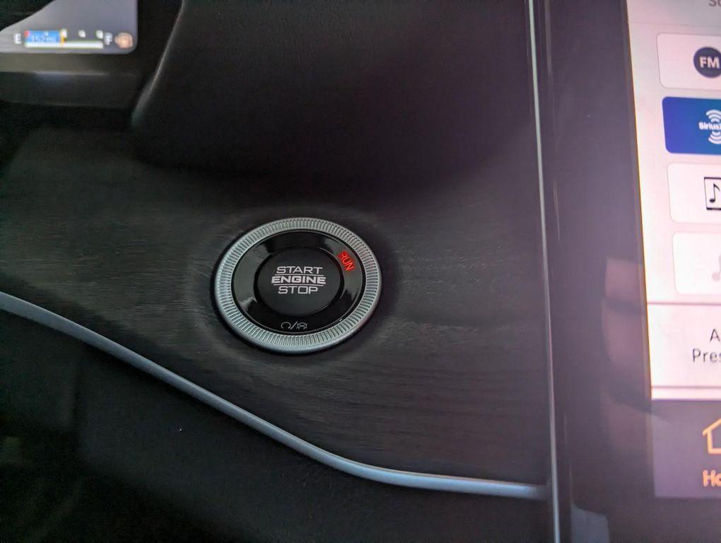 new 2025 Jeep Grand Cherokee car, priced at $48,221