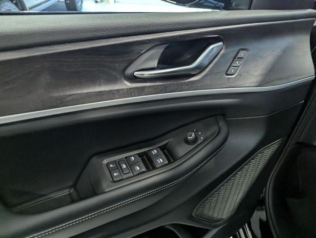 new 2025 Jeep Grand Cherokee L car, priced at $49,901