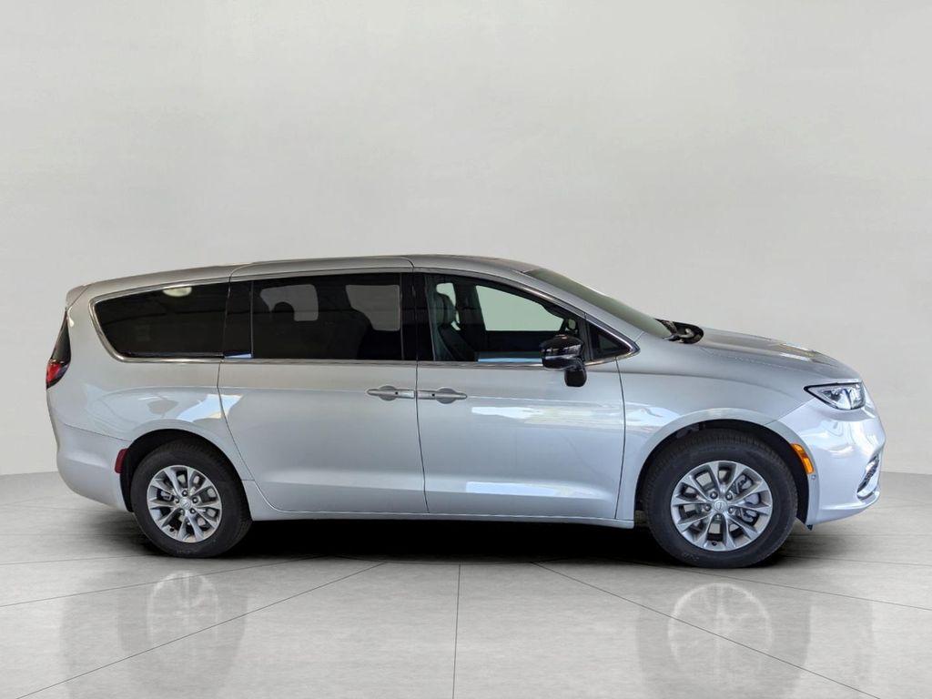 new 2026 Chrysler Pacifica car, priced at $46,334