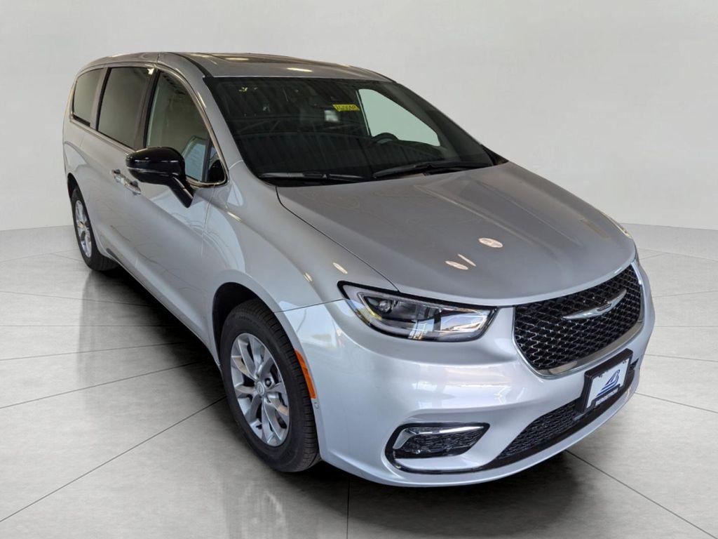 new 2026 Chrysler Pacifica car, priced at $46,334