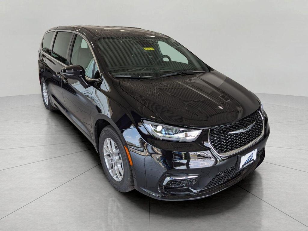 new 2025 Chrysler Pacifica car, priced at $40,475