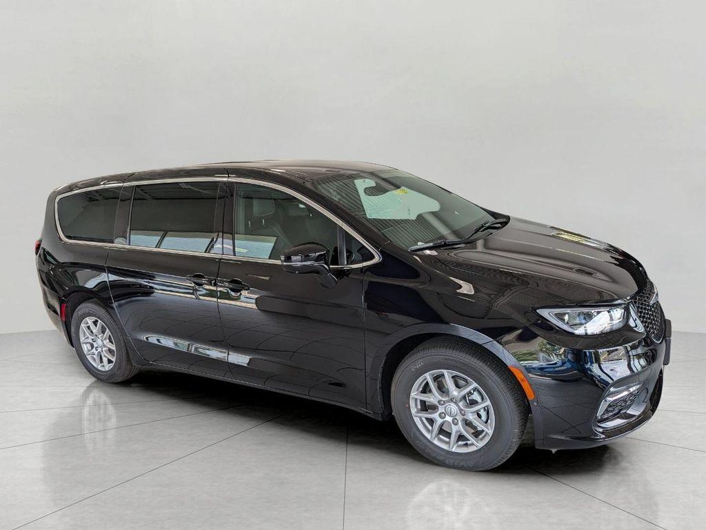 new 2025 Chrysler Pacifica car, priced at $40,475