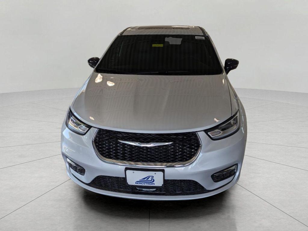 new 2026 Chrysler Pacifica car, priced at $41,625