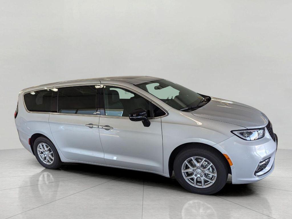 new 2026 Chrysler Pacifica car, priced at $41,625