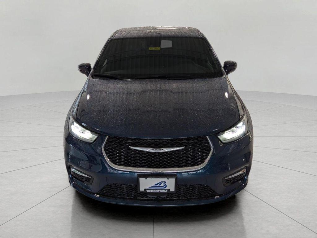 new 2025 Chrysler Pacifica car, priced at $41,272