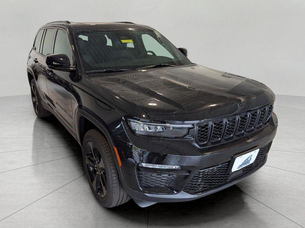new 2025 Jeep Grand Cherokee car, priced at $48,221