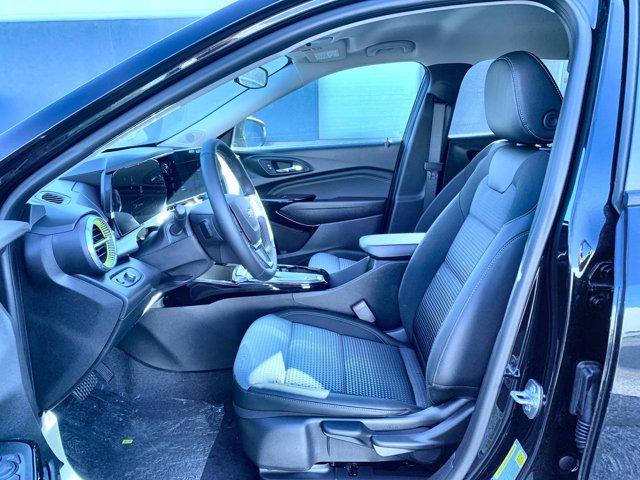 new 2025 Chevrolet Trax car