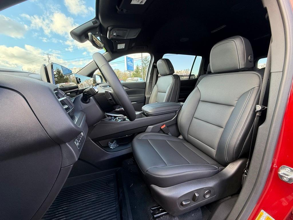 new 2026 Chevrolet Traverse car, priced at $48,530