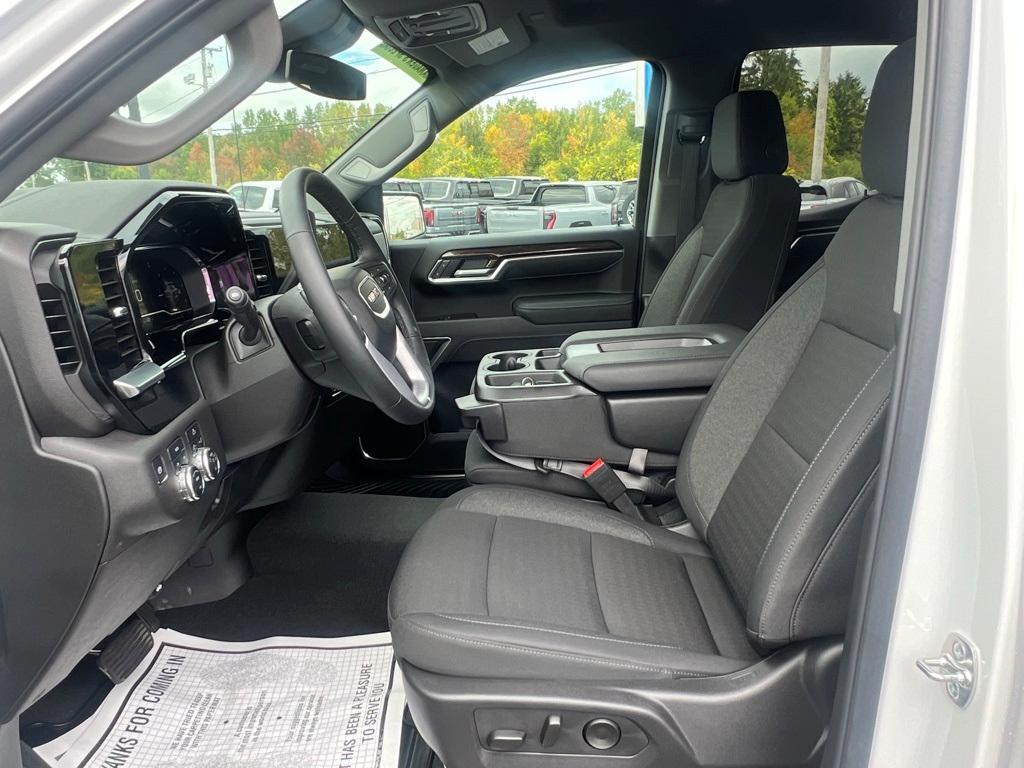 new 2025 GMC Sierra 1500 car, priced at $48,395