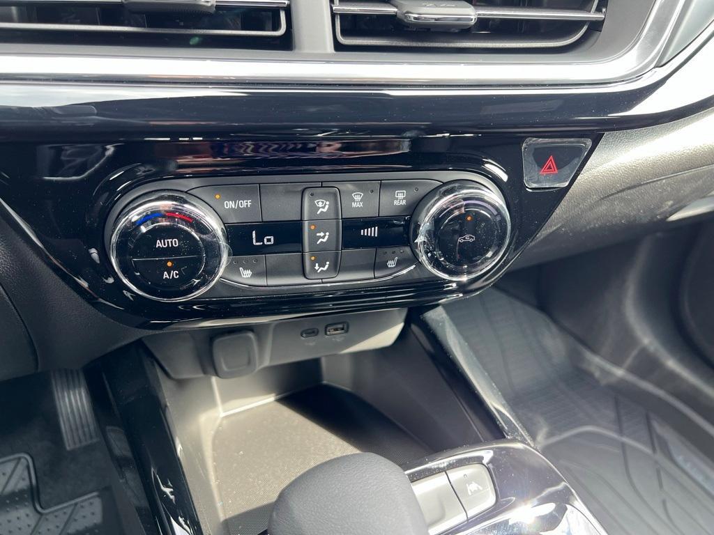 new 2025 Chevrolet Trax car, priced at $27,085