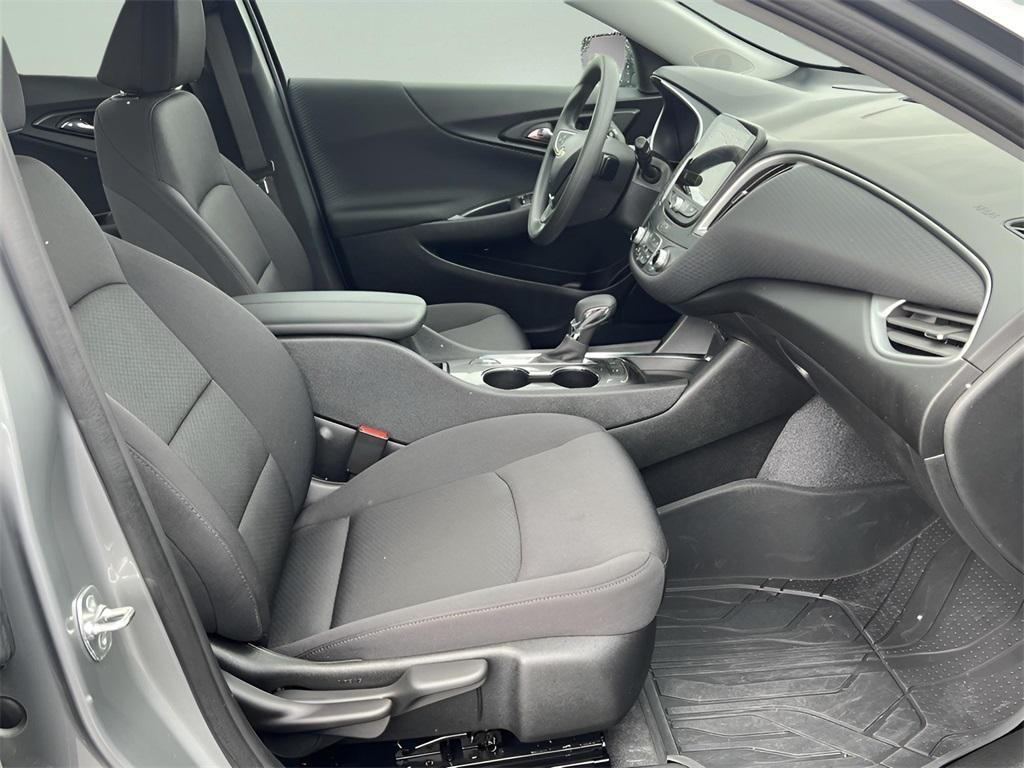 new 2025 Chevrolet Malibu car