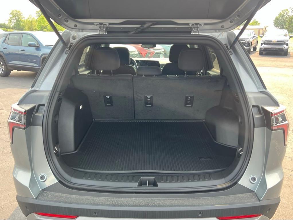 new 2025 Chevrolet Equinox car, priced at $30,090