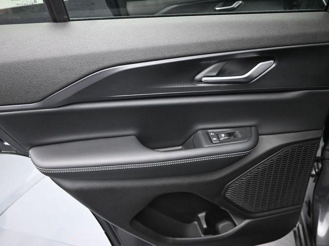 new 2025 Jeep Grand Cherokee car, priced at $43,998