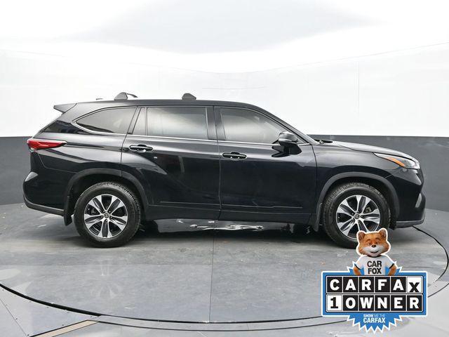 used 2022 Toyota Highlander car, priced at $36,674