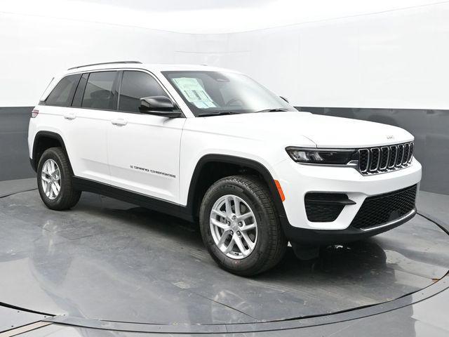 new 2025 Jeep Grand Cherokee car, priced at $40,142