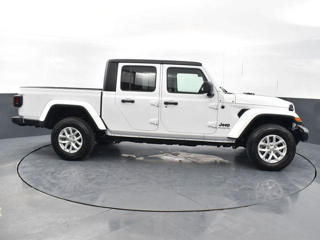 used 2023 Jeep Gladiator car, priced at $38,606