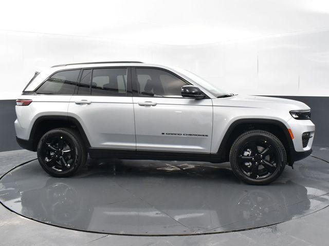 new 2024 Jeep Grand Cherokee car, priced at $43,020