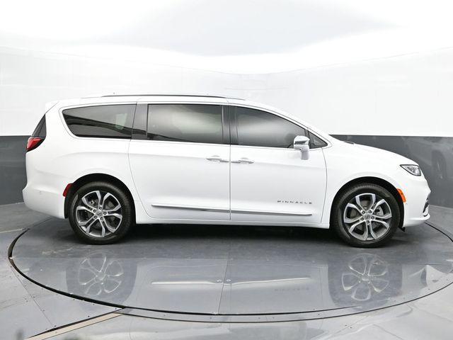 new 2024 Chrysler Pacifica car, priced at $47,425