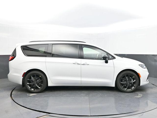 new 2026 Chrysler Pacifica car, priced at $52,446