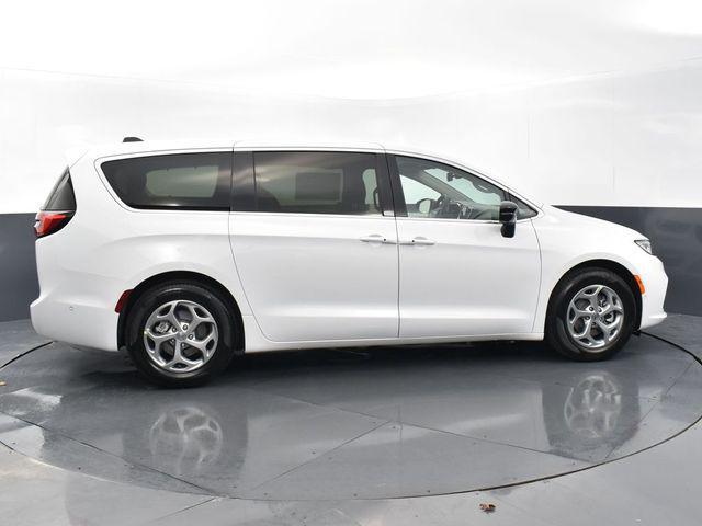 new 2024 Chrysler Pacifica car, priced at $47,120