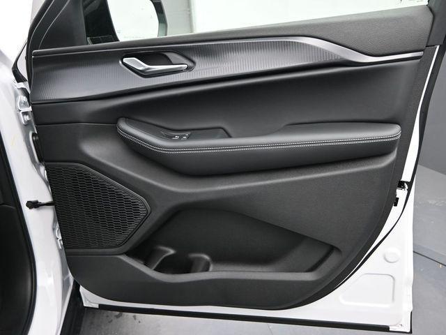 new 2025 Jeep Grand Cherokee car, priced at $43,015