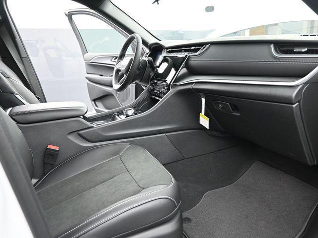 new 2025 Jeep Grand Cherokee car, priced at $43,015