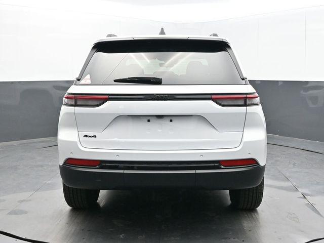 new 2025 Jeep Grand Cherokee car, priced at $43,015