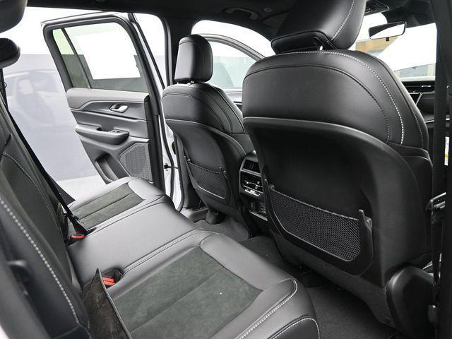 new 2025 Jeep Grand Cherokee car, priced at $43,015