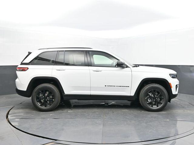 new 2025 Jeep Grand Cherokee car, priced at $43,015