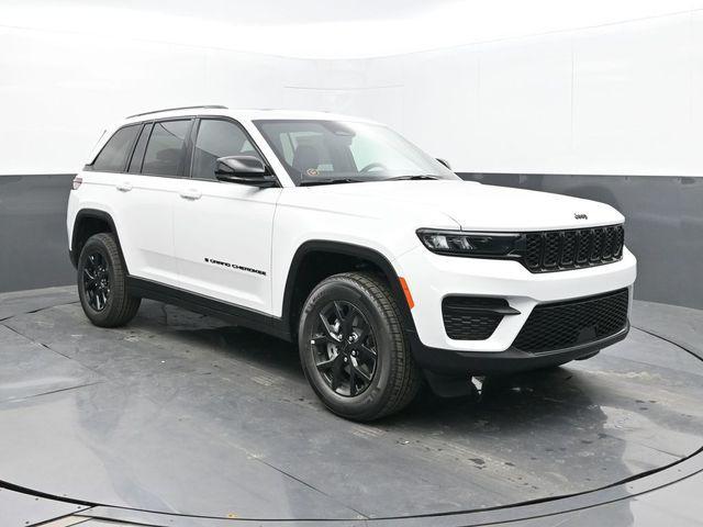 new 2025 Jeep Grand Cherokee car, priced at $43,015