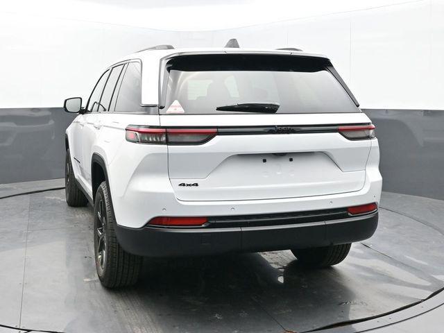 new 2025 Jeep Grand Cherokee car, priced at $43,015