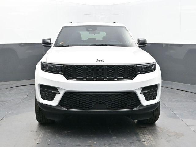 new 2025 Jeep Grand Cherokee car, priced at $43,015