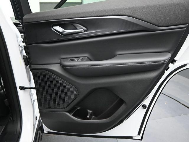 new 2025 Jeep Grand Cherokee car, priced at $43,015