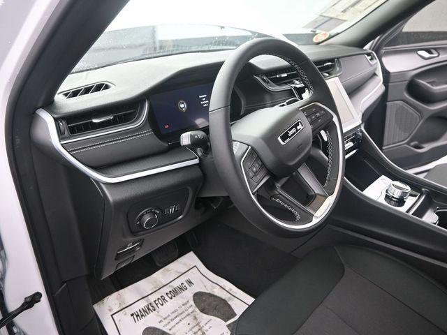 new 2025 Jeep Grand Cherokee car, priced at $41,160