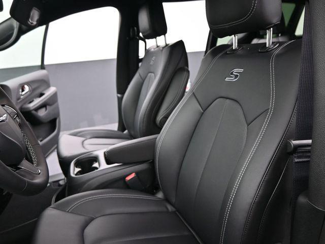 new 2026 Chrysler Pacifica car, priced at $48,933
