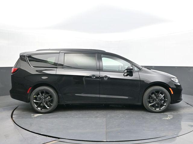 new 2026 Chrysler Pacifica car, priced at $48,933