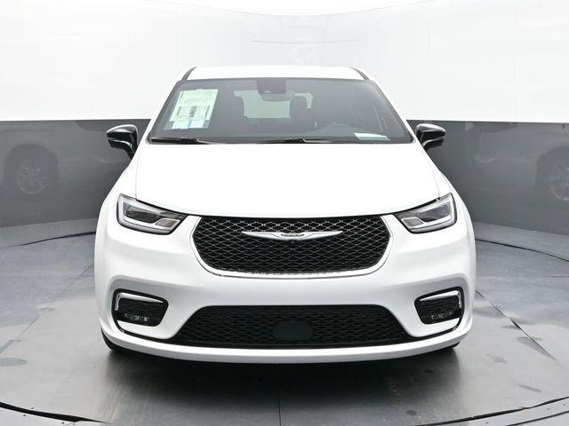new 2025 Chrysler Pacifica car, priced at $40,546