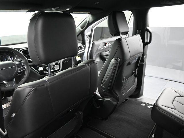 new 2025 Chrysler Pacifica car, priced at $40,546