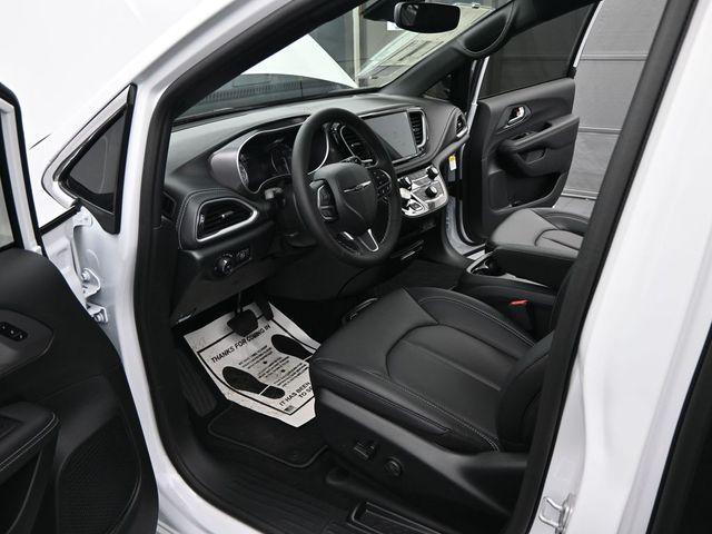 new 2025 Chrysler Pacifica car, priced at $40,546