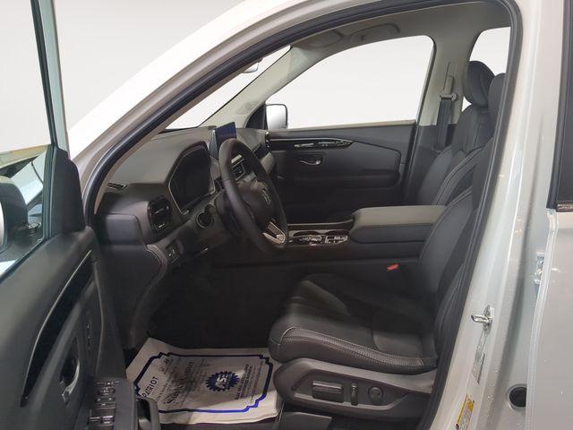 new 2025 Honda Pilot car, priced at $44,047