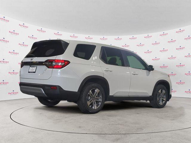 new 2025 Honda Pilot car, priced at $44,047