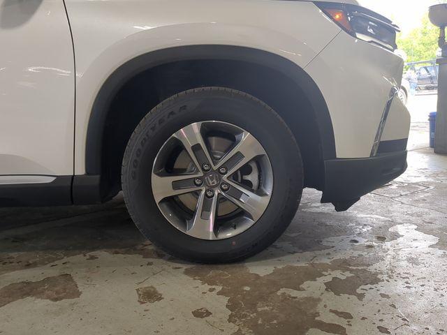 new 2025 Honda Pilot car, priced at $44,047