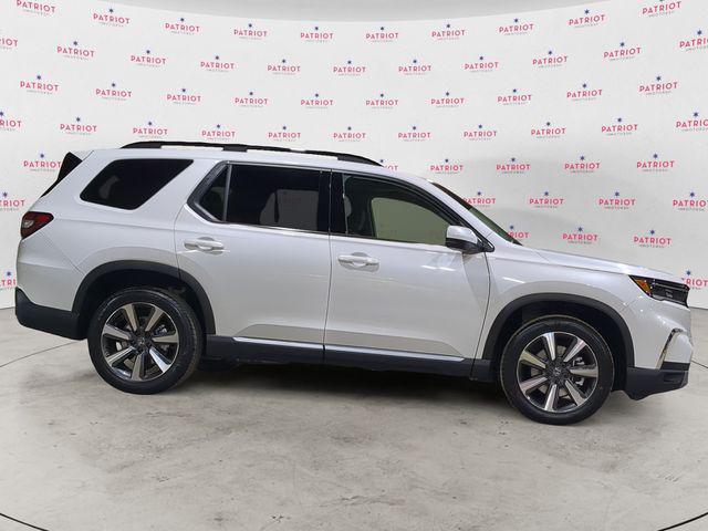 new 2025 Honda Pilot car, priced at $47,653