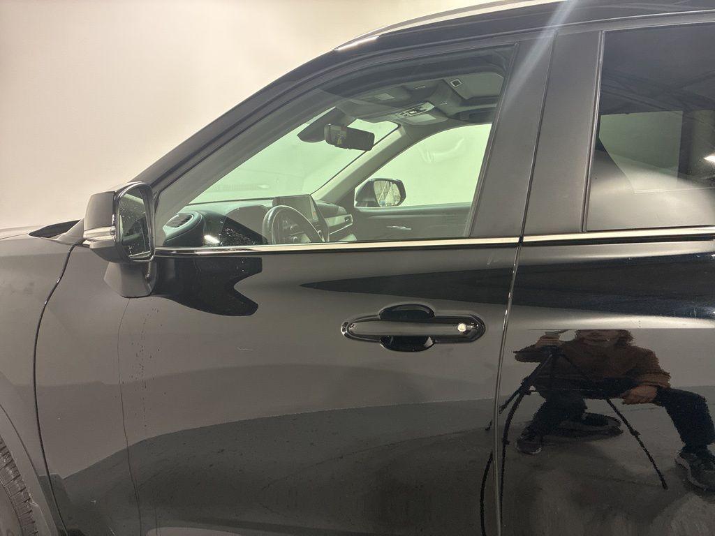 used 2023 Toyota Highlander car, priced at $33,997