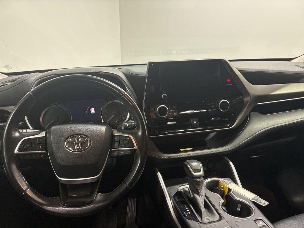 used 2023 Toyota Highlander car, priced at $33,997