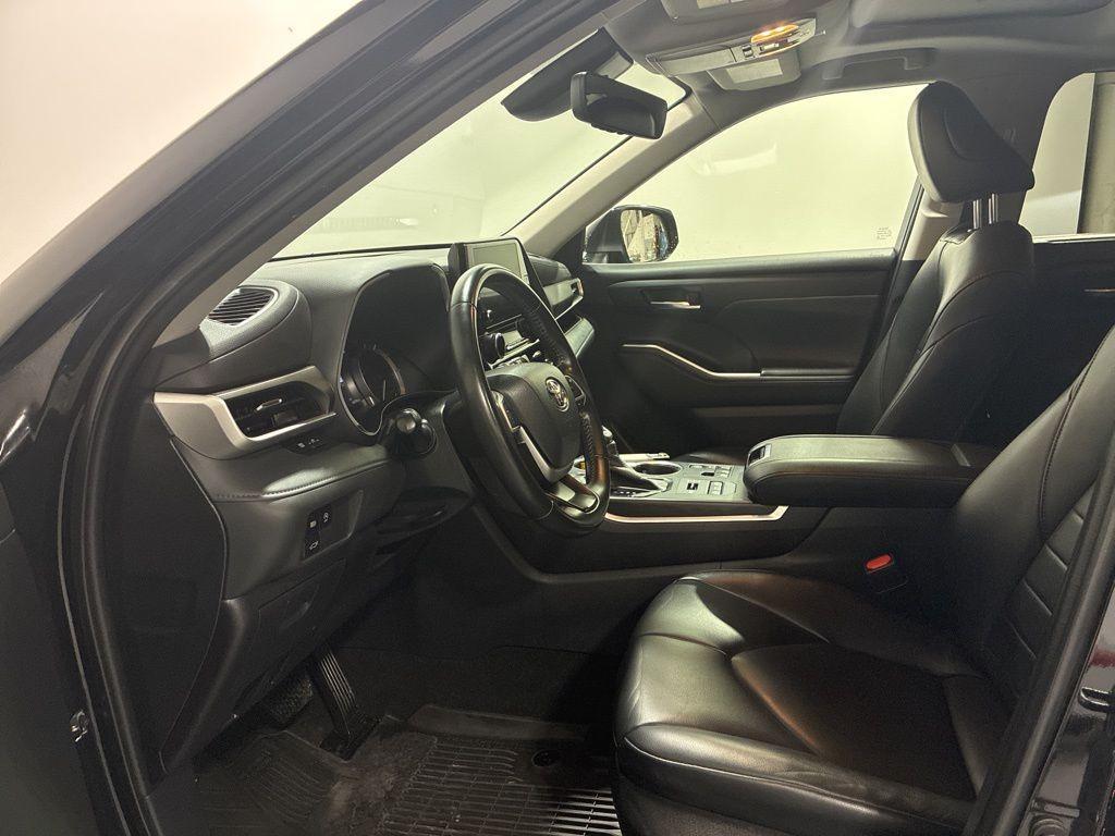 used 2023 Toyota Highlander car, priced at $33,997