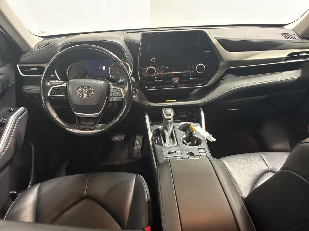 used 2023 Toyota Highlander car, priced at $33,997
