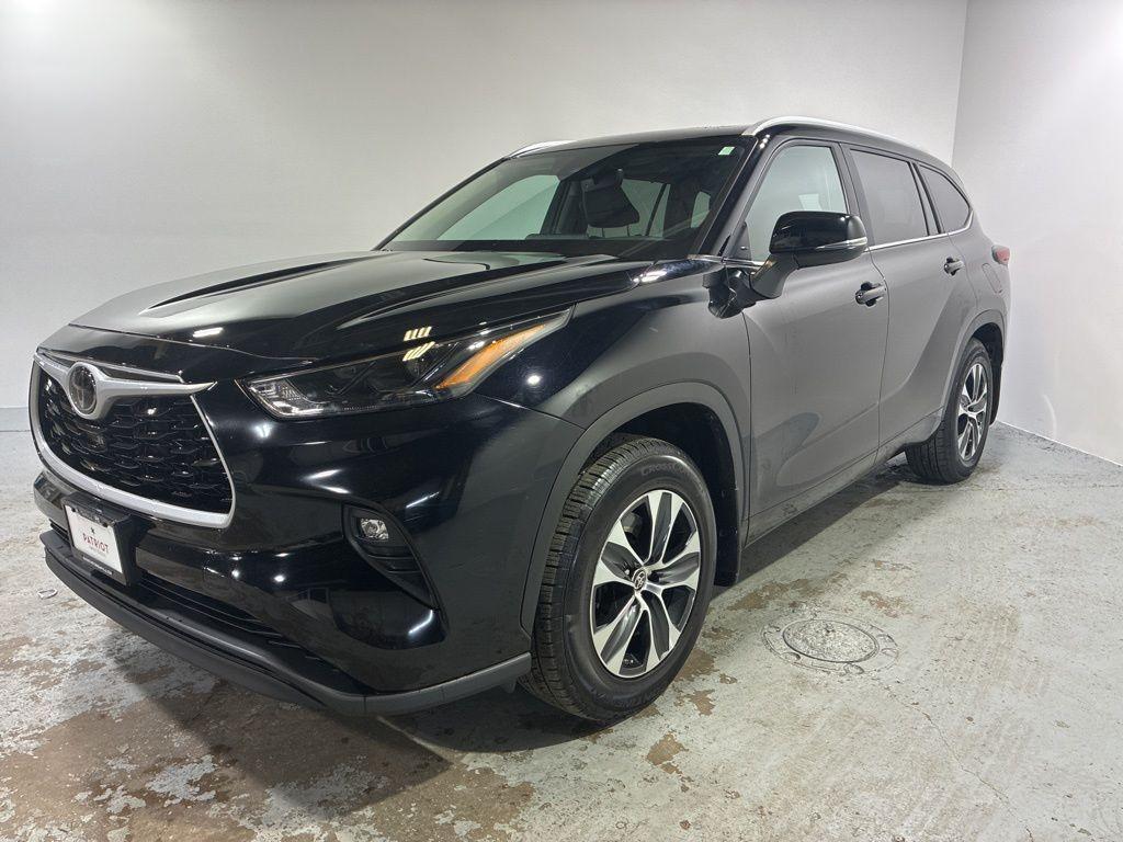 used 2023 Toyota Highlander car, priced at $33,997
